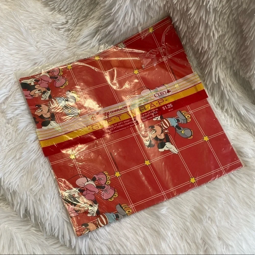 NWT Vintage Disney Micky and Minnie gift wrap by CLEO